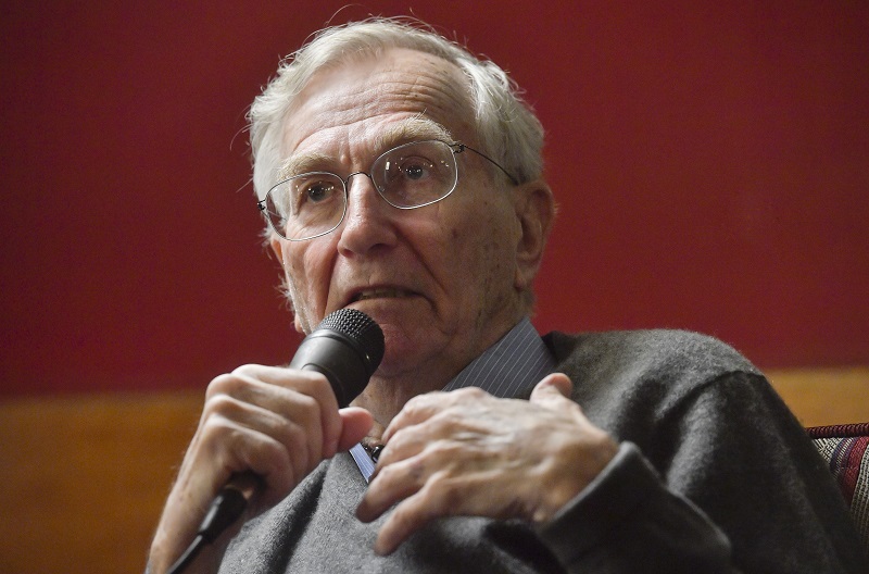 Seymour Hersh hovořil v knihkupectví The Globe zejména o amerických vojenských konfliktech.