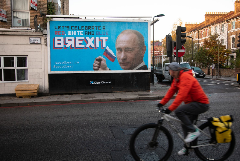 Satirický billboard v Londýně. Satirický billboard v Londýně.