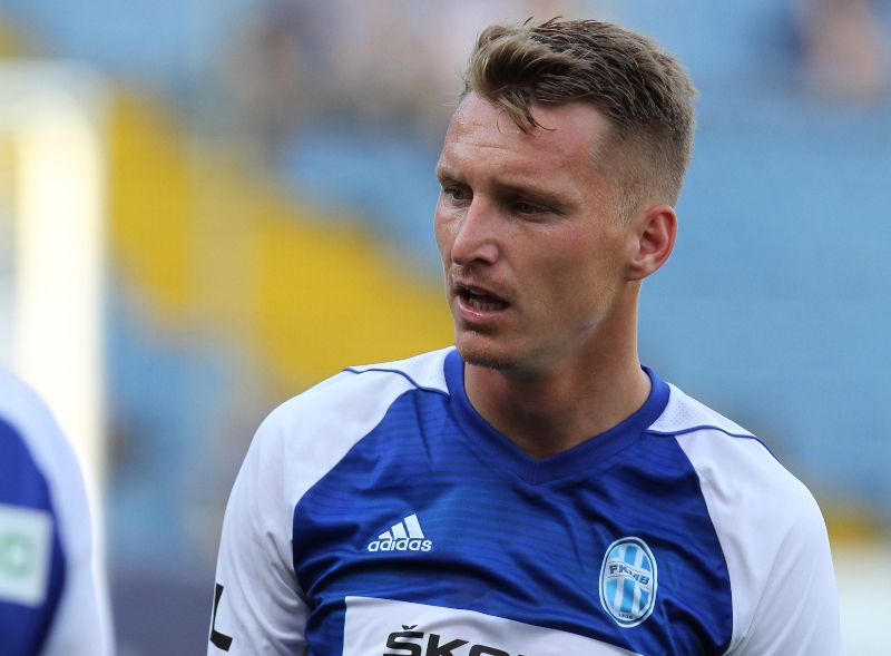 Petr Mareš si hodně přál penaltu, ale nedočkal se ji. Petr Mareš si hodně přál penaltu, ale nedočkal se ji.
