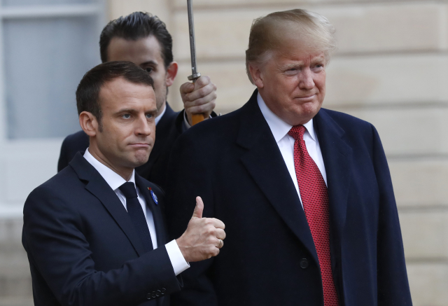 Zleva: Emmanuel Macron a Donald Trump.