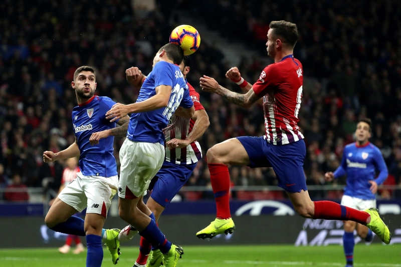 O výhře Atlética 3:2 nad Bilbaem rozhodl v nastavení Godín. O výhře Atlética 3:2 nad Bilbaem rozhodl v nastavení Godín.