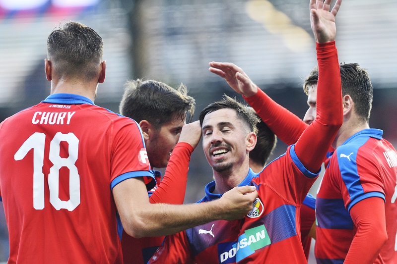 O jediný gól plzeňských fotbalistů v utkání s Příbramí s postaral Milan Petržela (uprostřed).