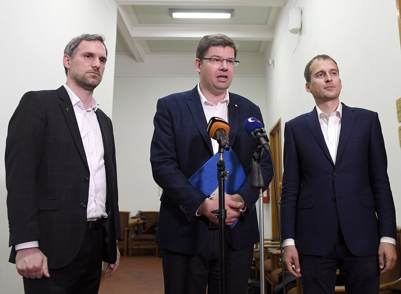 Lídři koaličních stran: zleva Zdeněk Hřib (Piráti), Jiří Pospíšil (Spojené síly) a Jan Čižinský (Praha sobě). Lídři koaličních stran: zleva Zdeněk Hřib (Piráti), Jiří Pospíšil (Spojené síly) a Jan Čižinský (Praha sobě).