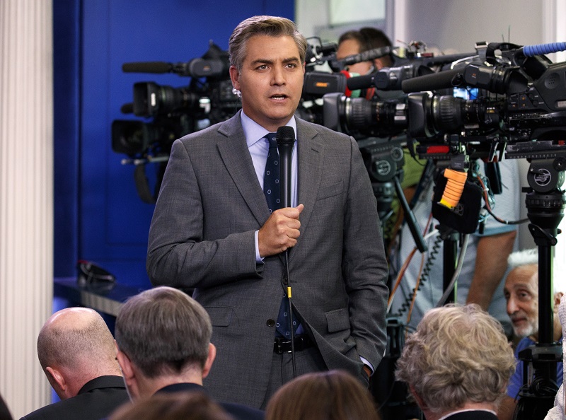 Bílý dům odebral reportérovi Jimu Acostovi akreditaci.