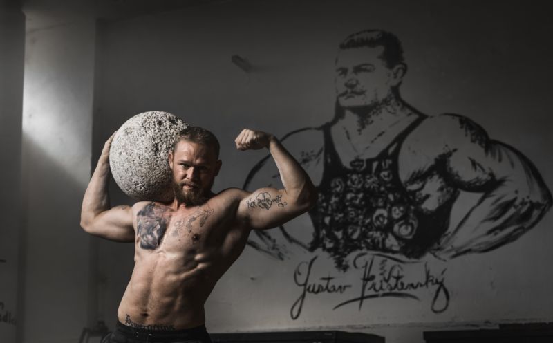 Strongman Jiří Tkadlčík.