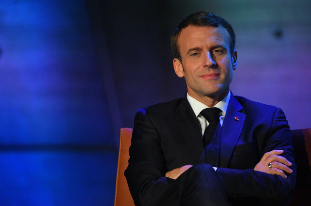 Emmanuel Macron vrací úder.