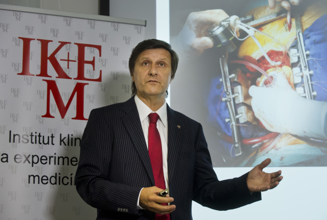 Ředitel pražského Institutu IKEM Aleš Herman rezignoval.