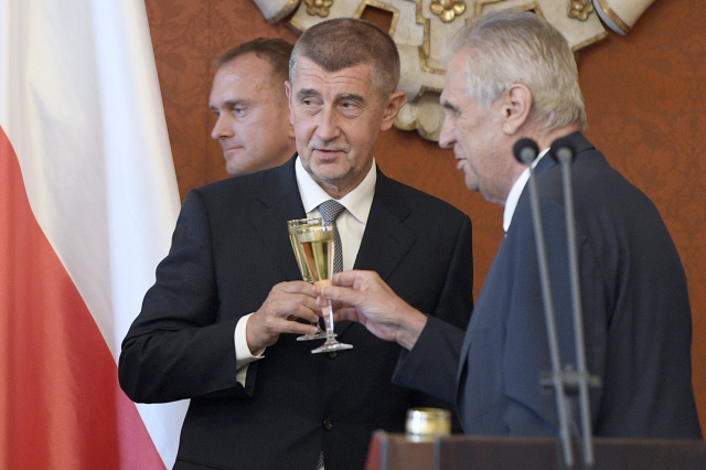 Zleva Andrej Babiš a Miloš Zeman.