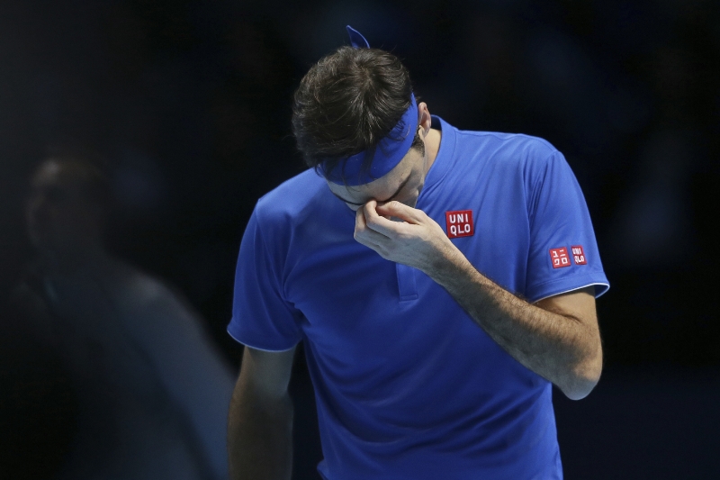 ROger Federer prohrál ve dvou setech s Alexanderem Zverevem. ROger Federer prohrál ve dvou setech s Alexanderem Zverevem.
