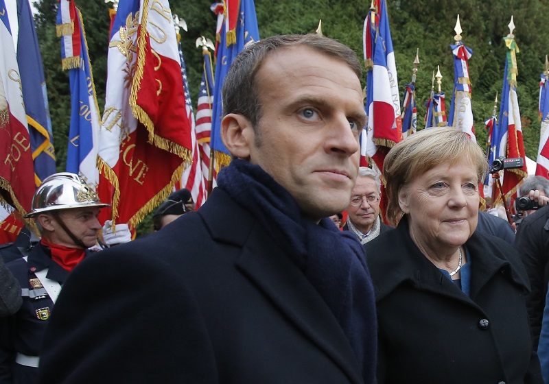 Emmanuel Macron a Angela Merkelová budou mít v Berlíně společný program.
