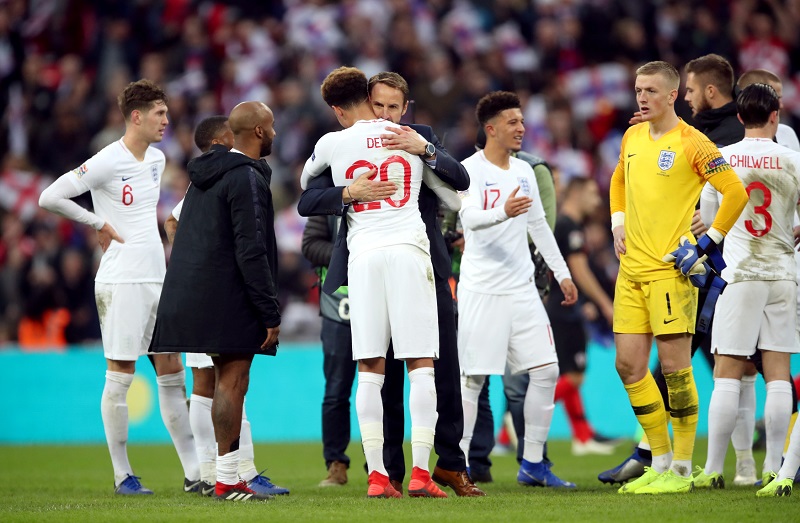 Angličtí fotbalisté otočili v Lize národů utkání s Chorvatskem a po výhře 2:1 ovládli skupinu A4 před Španělskem.