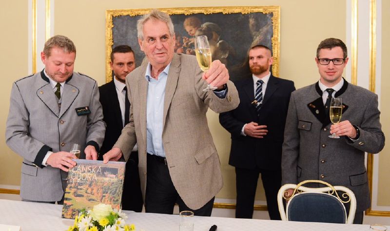 Prezident Zeman pokřtil knihu o lánské zámecké oboře.