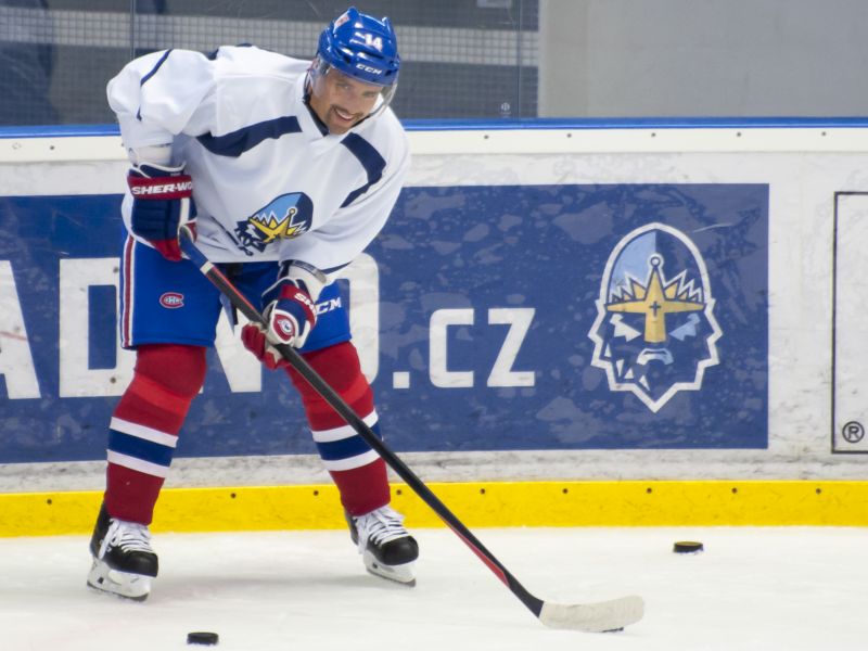 Tomáš Plekanec momentálně zvažuje čtyři nabídky z extraligy, začne ale v Kladně. Tomáš Plekanec momentálně zvažuje čtyři nabídky z extraligy, začne ale v Kladně.
