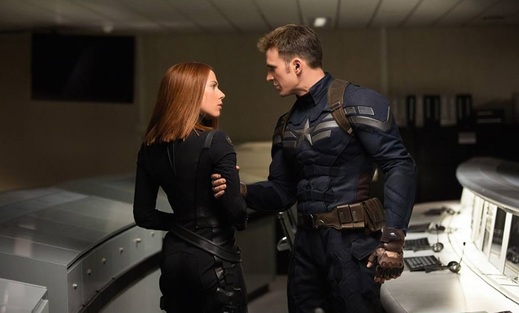 S Chrisem Evansem v Captain America: Návrat prvního Avengera. S Chrisem Evansem v Captain America: Návrat prvního Avengera.
