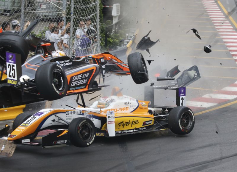 Pilotka Flörschová krátce po nehodě myslí na návrat do formule.