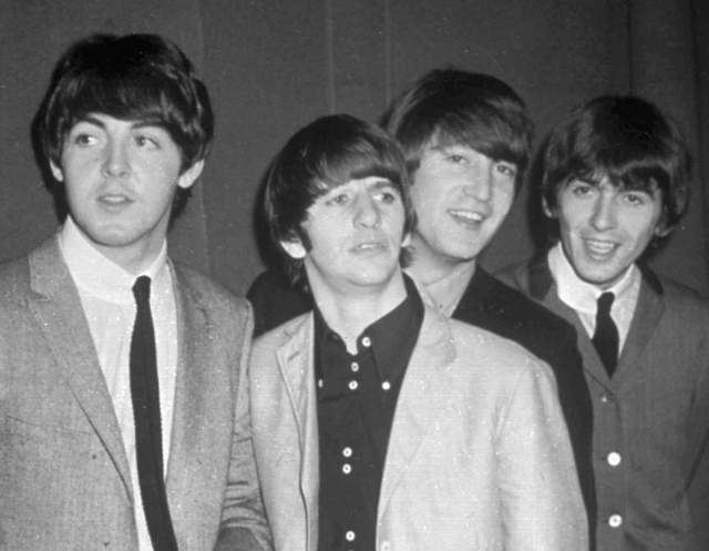 Zleva Paul McCartney, Ringo Starr, John Lennon a George Harrison. Zleva Paul McCartney, Ringo Starr, John Lennon a George Harrison.
