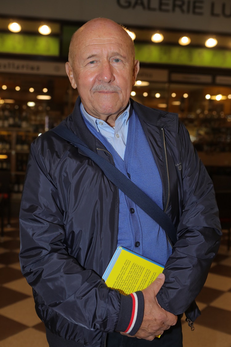 Petr Nárožný.