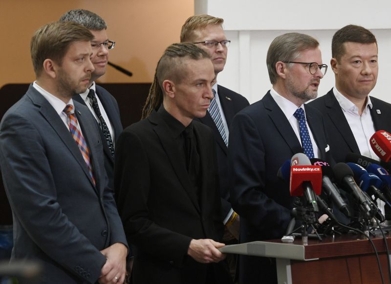 Zbabělost! Alibismus! reaguje opozice na rozhodnutí ČSSD.