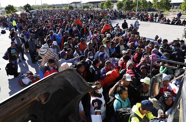 Migranti ze zemí Jižní Ameriky se přes Mexiko snaží dostat do USA.