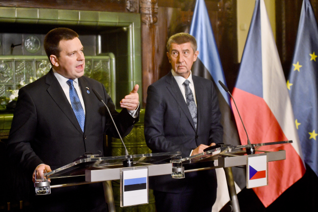 Premiér Andrej Babiš (vpravo) a estonský premiér Jüri Ratas.