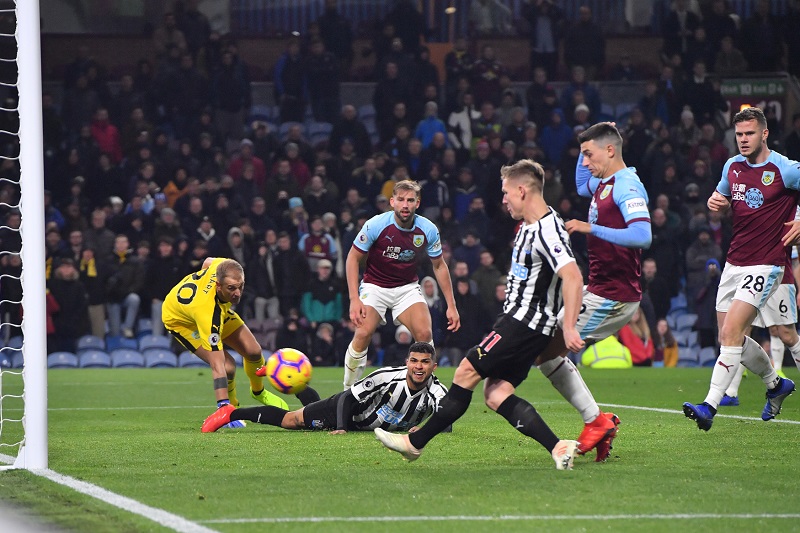 Matt Ritchie pohrdl stoprocentní šancí. Matt Ritchie pohrdl stoprocentní šancí.