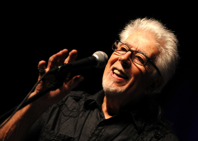 Bluesový zpěvák John Mayall. 