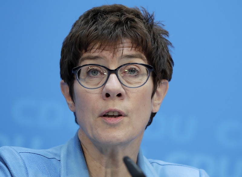 Křesťanskodemokratickou unii by po Merkelové mohla převzít Annegret Krampová-Karrenbauerová.