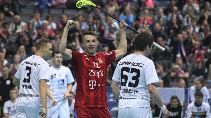 Adam Delong vsítil Němcům hattrick. Češi nasázeli celkově deset gólů. Adam Delong vsítil Němcům hattrick. Češi nasázeli celkově deset gólů.