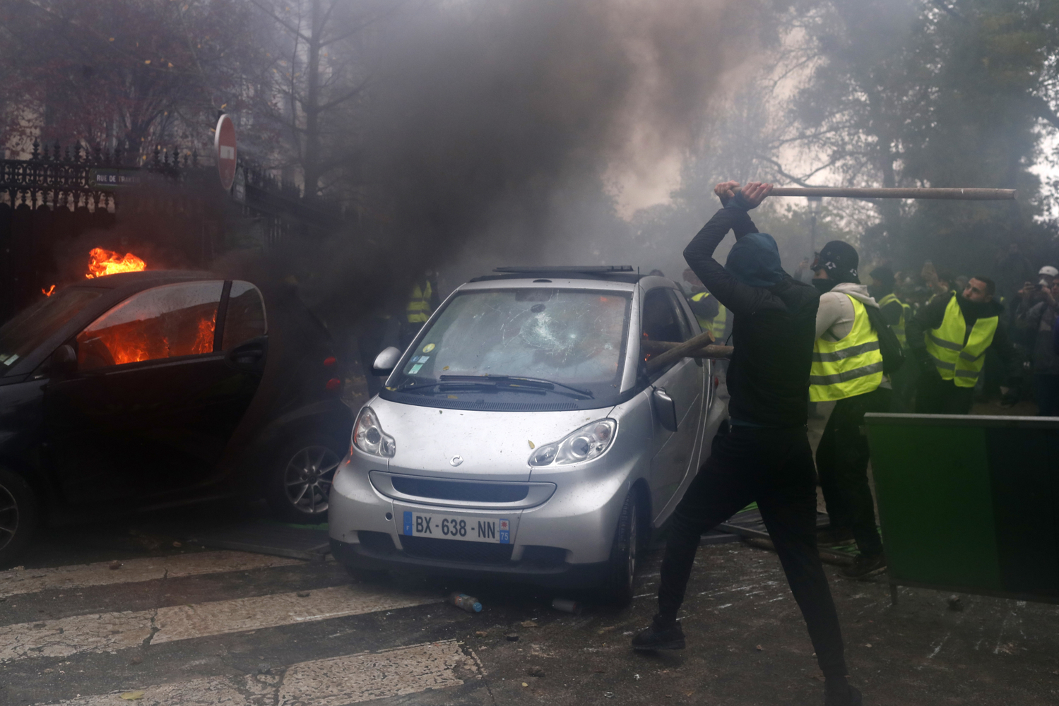 Momentka z nedělní demonstrace v Paříži. 