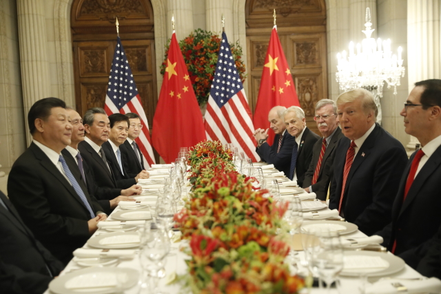 Večeře amerického prezidenta Donalda Trumpa a jeho čínského kolegy Si Ťin-pchinga v Buenos Aires.