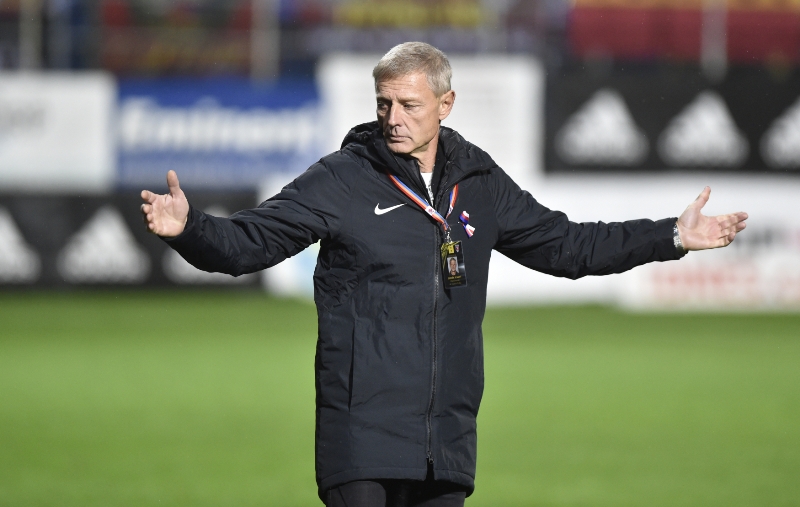 Zdeněk Ščasný nechápal, jak mohl jít Ristič na penaltu. 