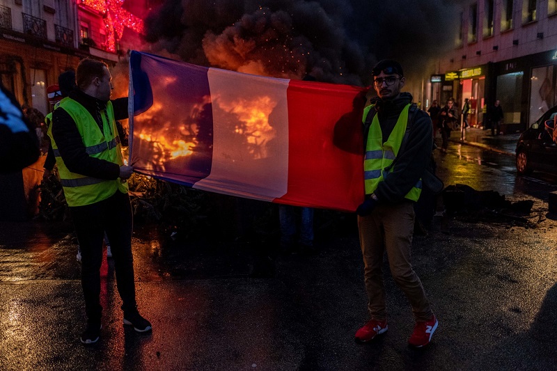 Demonstranti v Paříži.