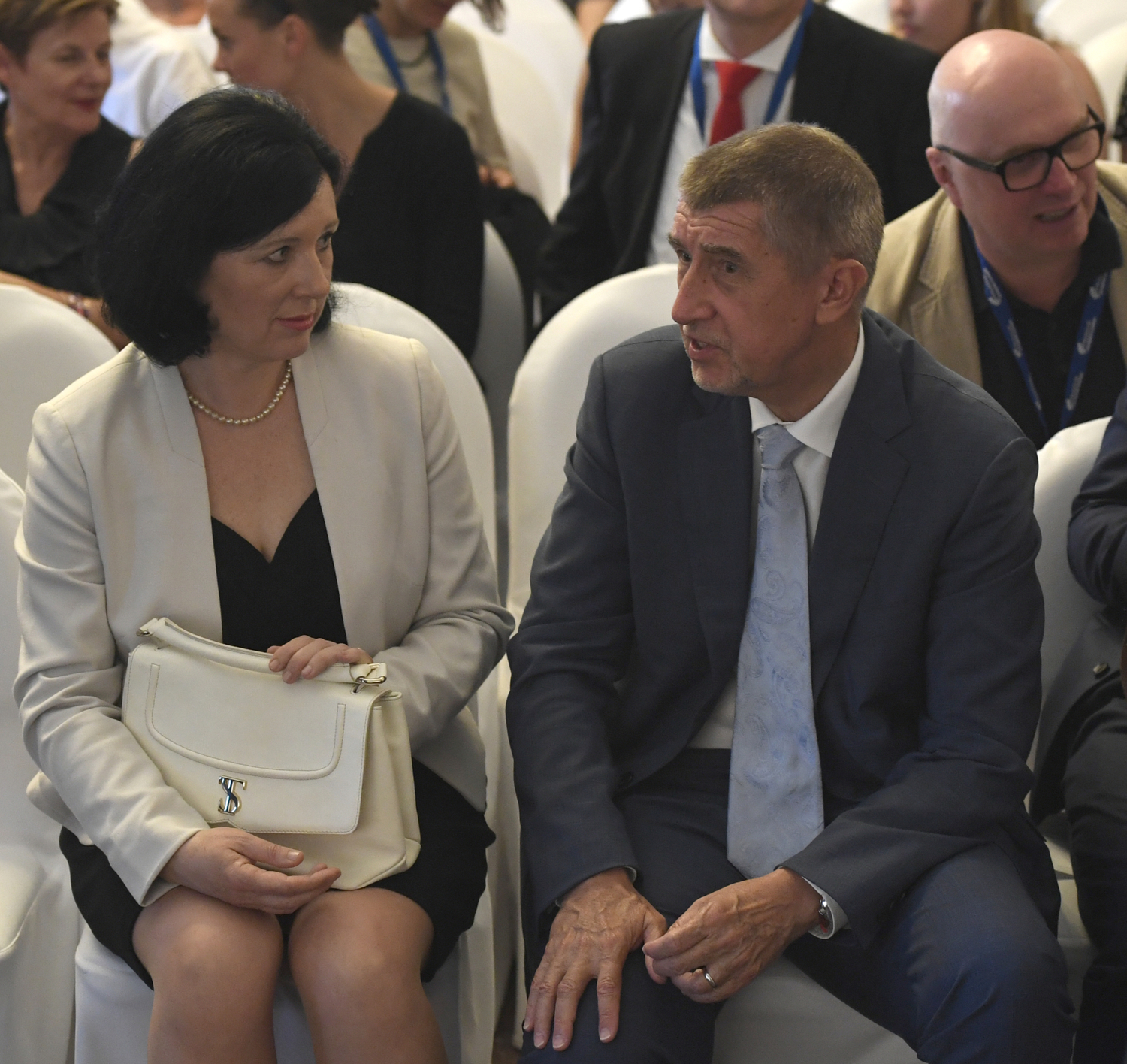 Eurokomisařka Věra Jourová (vlevo) a premiér Andrej Babiš.