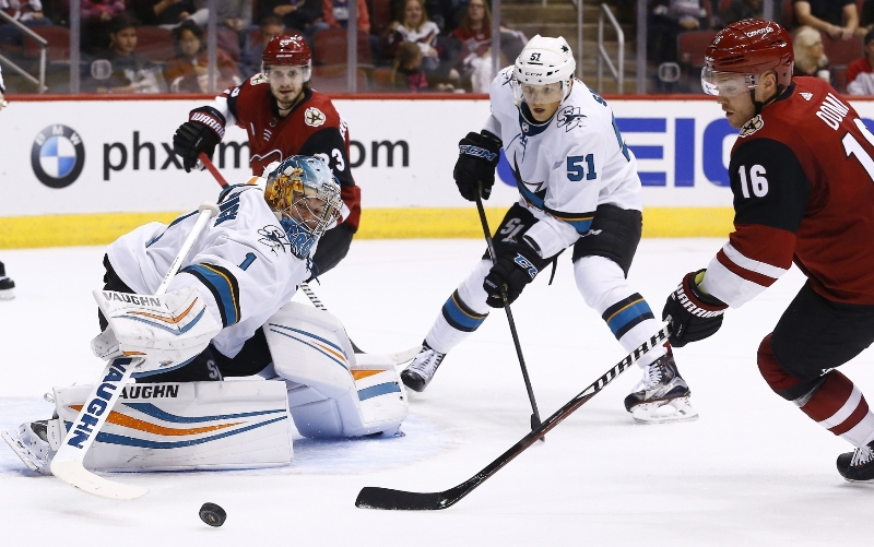 Radima Šimka čeká premiéra v dresu San Jose v NHL. 