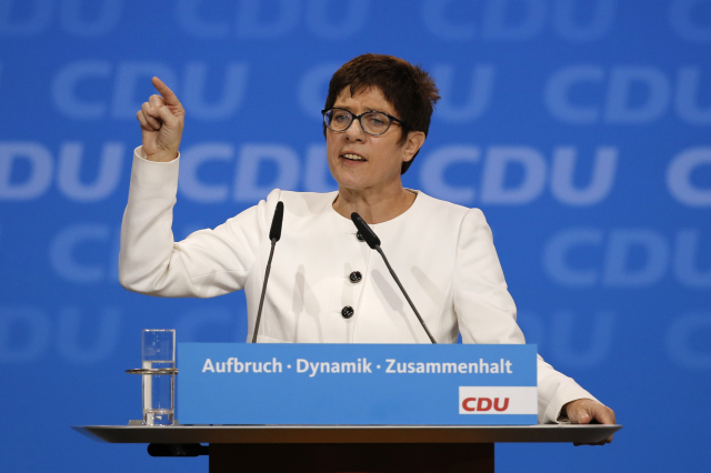 Generální tajemnice německé Křesťanskodemokratické unie (CDU) Annegret Krampová-Karrenbauerová. Generální tajemnice německé Křesťanskodemokratické unie (CDU) Annegret Krampová-Karrenbauerová.