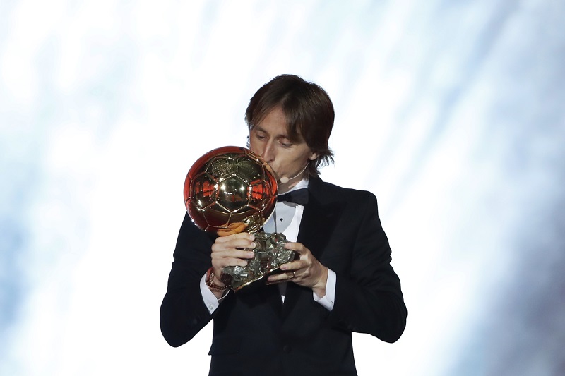Zlatý míč vyhrál chorvatský záložník Luka Modrić.