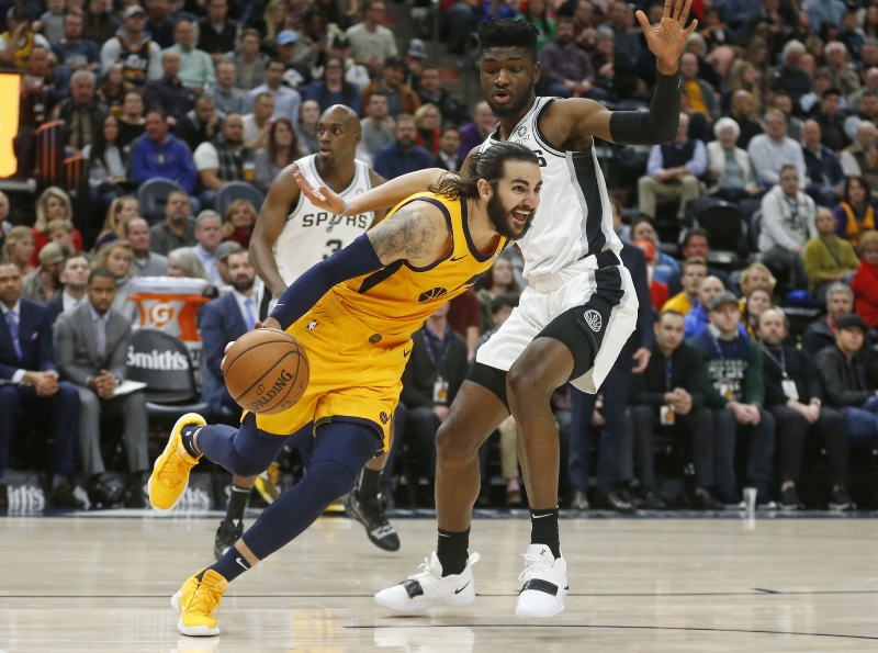 Utah rozstřílel basketbalisty San Antonia dvaceti trojkami.