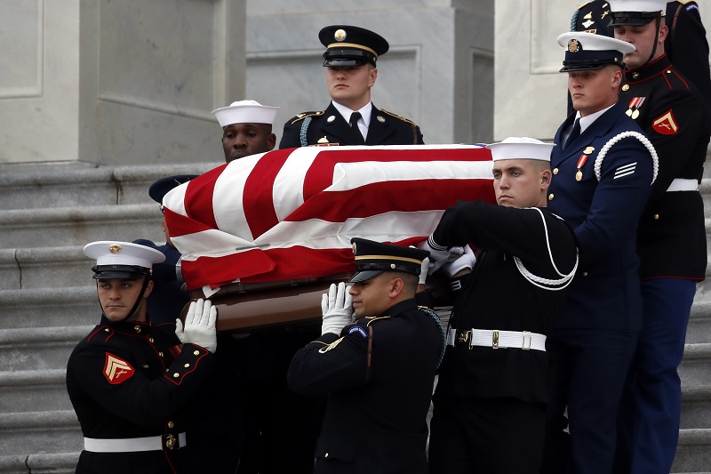 Ve Washingtonu probíhá pieta za George Bushe staršího. Ve Washingtonu probíhá pieta za George Bushe staršího.