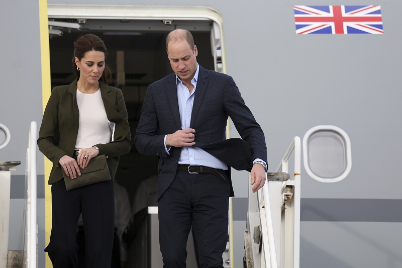 Princ William s Kate navštívil vojáky na Kypru.