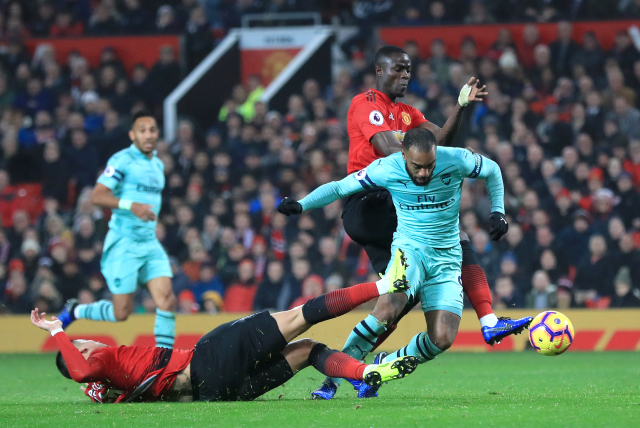 Alexandre Lacazette při třetí brance utkání. Alexandre Lacazette při třetí brance utkání.
