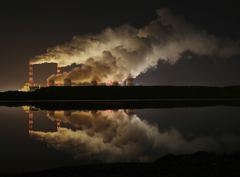 Emise CO2 by měly letos vzrůst o 2,7 procenta. Emise CO2 by měly letos vzrůst o 2,7 procenta.