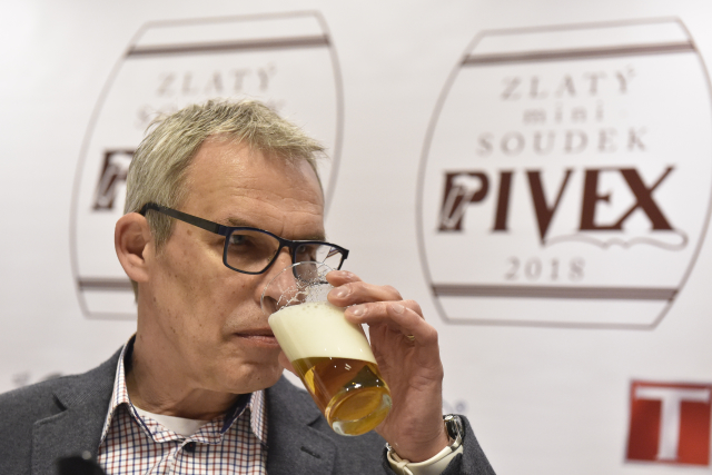 V Brně začalo první kolo degustací. Na snímku z loňského ročníku sládek z Ostravaru Libor Vávra.