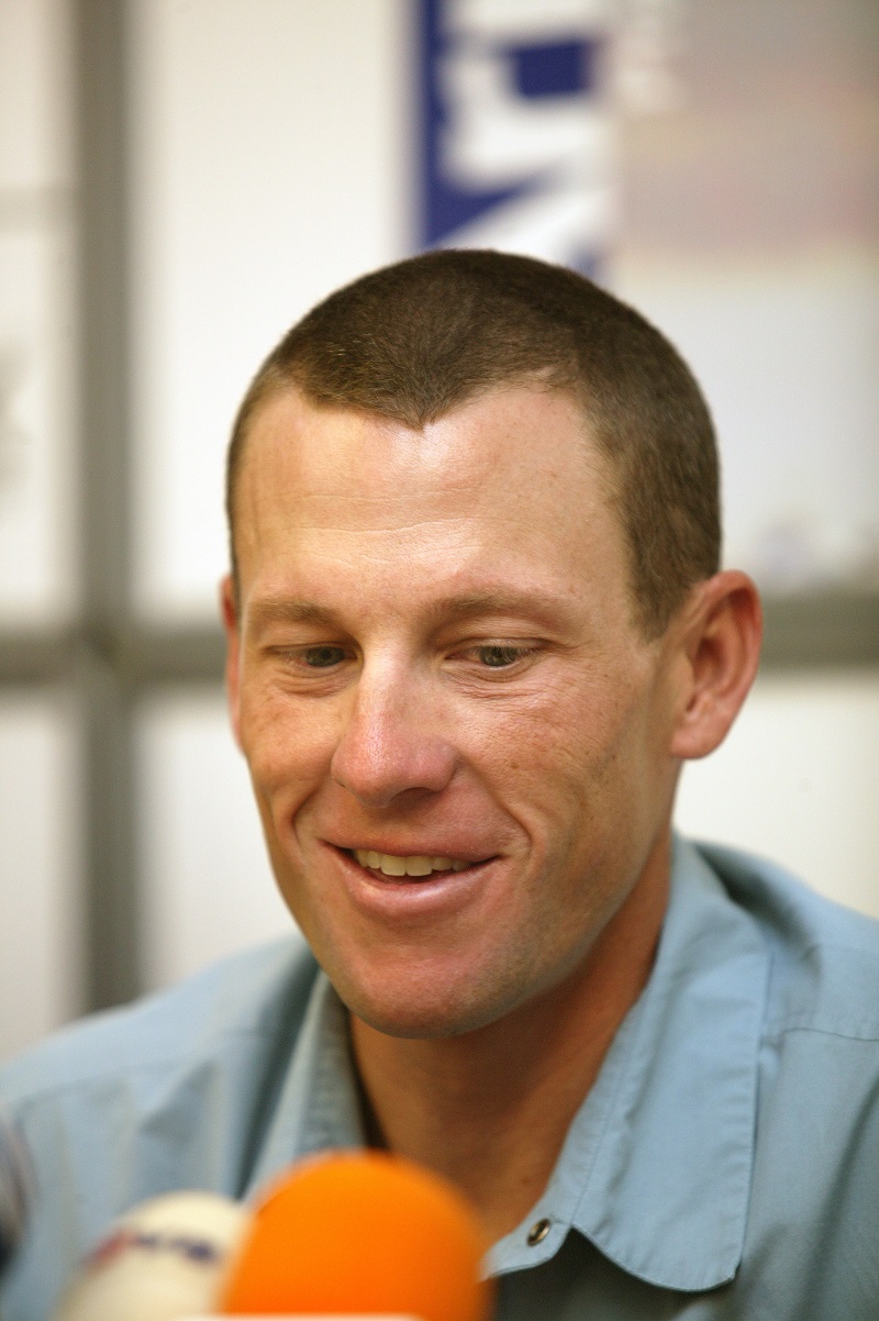 Lance Armstrong se udržel nad vodou šťastnou investicí. Lance Armstrong se udržel nad vodou šťastnou investicí.