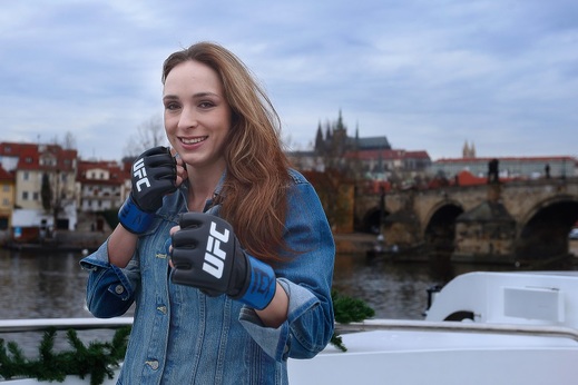 Pózující Lucie Pudilová. Pózující Lucie Pudilová.