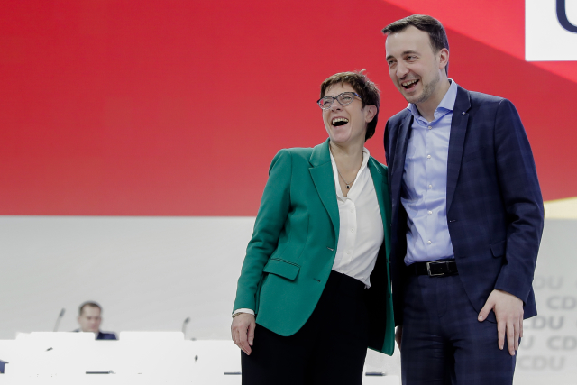 Annegret Krampová-Karrenbauerová a Paul Ziemiak. Annegret Krampová-Karrenbauerová a Paul Ziemiak.