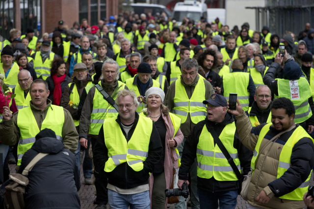 Ve žlutých vestách se protestuje také v Belgii a Nizozemsku.