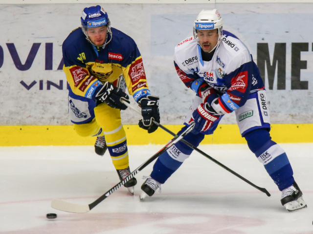 Tomáš Plekanec (vpravo) při utkání proti Zlínu. Tomáš Plekanec (vpravo) při utkání proti Zlínu.