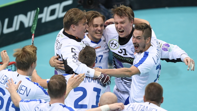 Radost florbalistů Finska po triumfu na MS. Radost florbalistů Finska po triumfu na MS.