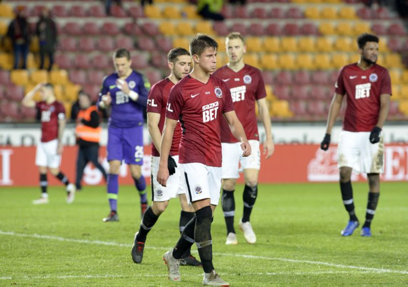 Sparta připustila další blamáž, když doma prohrála nečekaně s Teplicemi. Sparta připustila další blamáž, když doma prohrála nečekaně s Teplicemi.