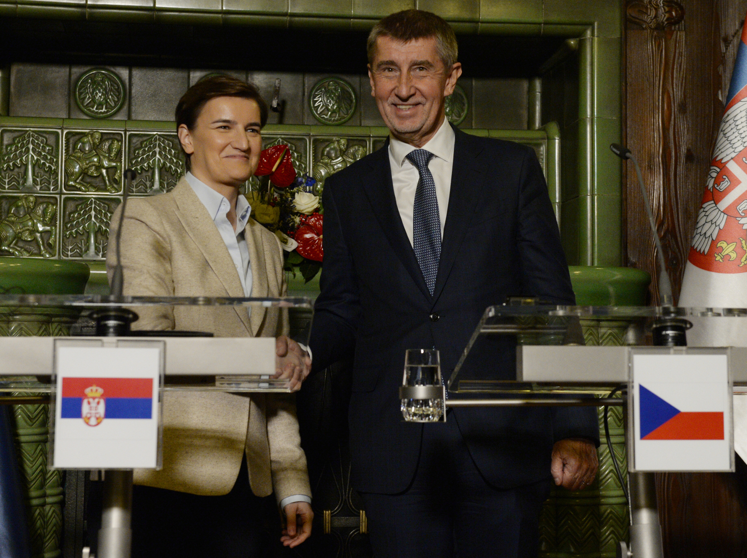 Premiér Andrej Babiš (vpravo) a srbská předsedkyně vlády Ana Brnabičová.